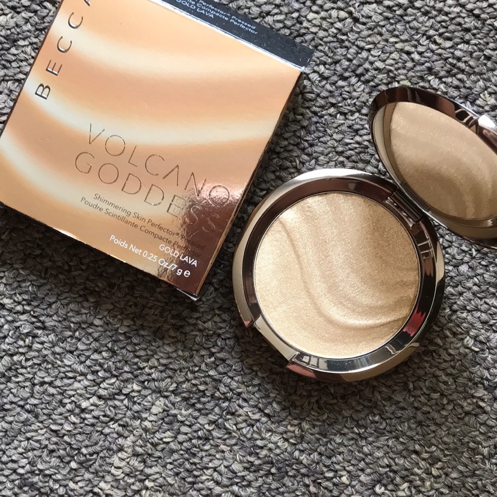 Becca shimmering skin perfector highlighter